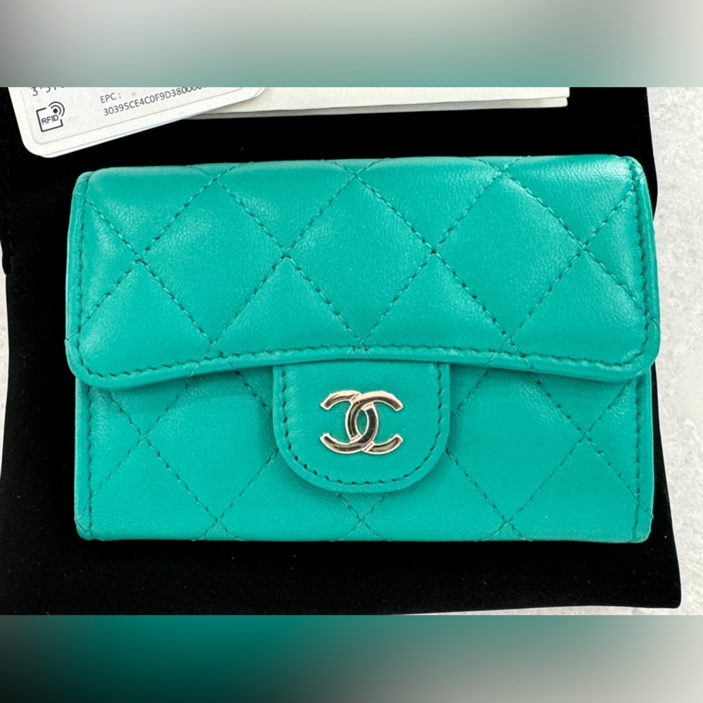 CHANEL Small Card Holder Lambskin Beautiful Green